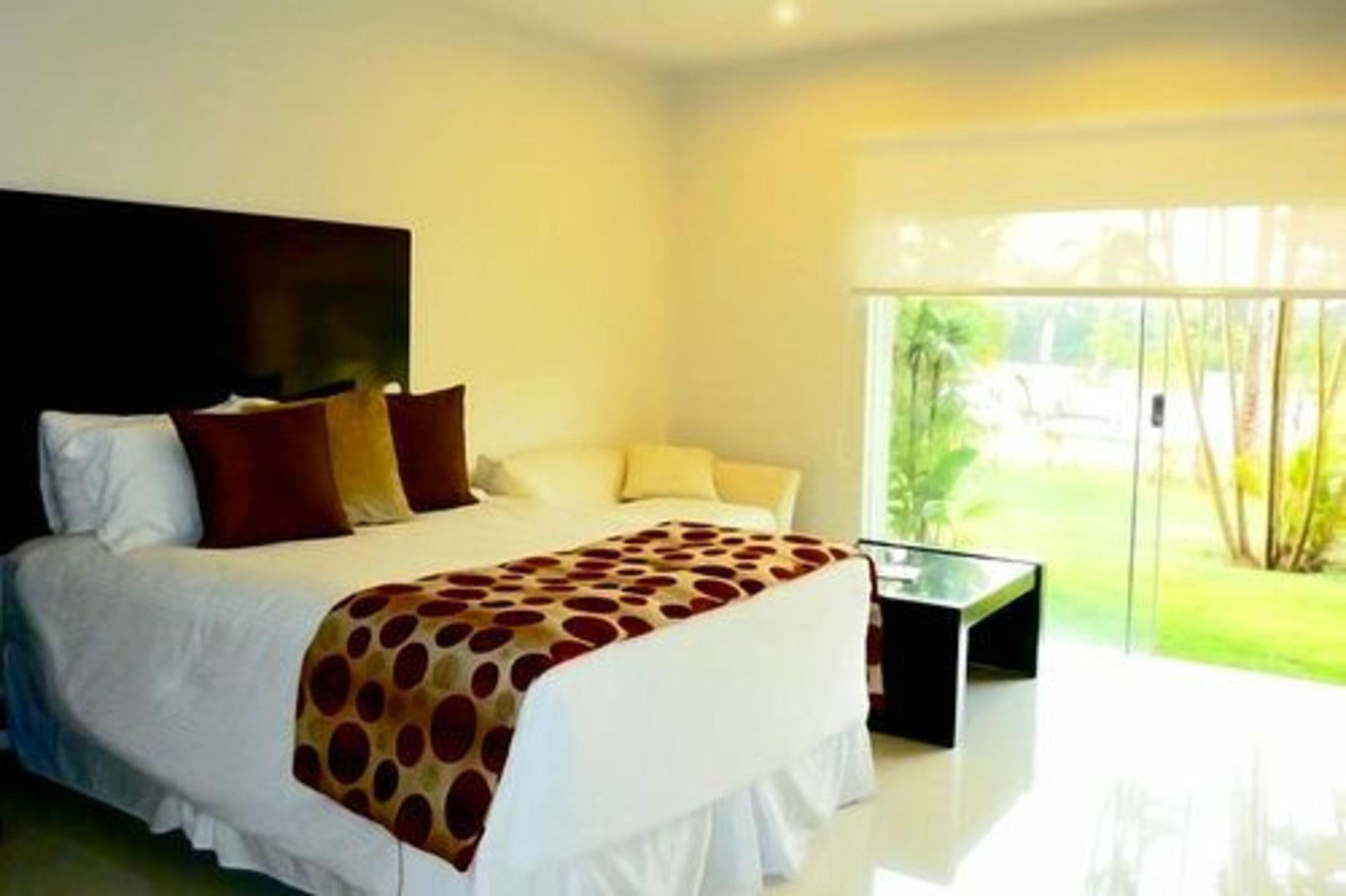 Sun Hotel Warnes Exterior foto