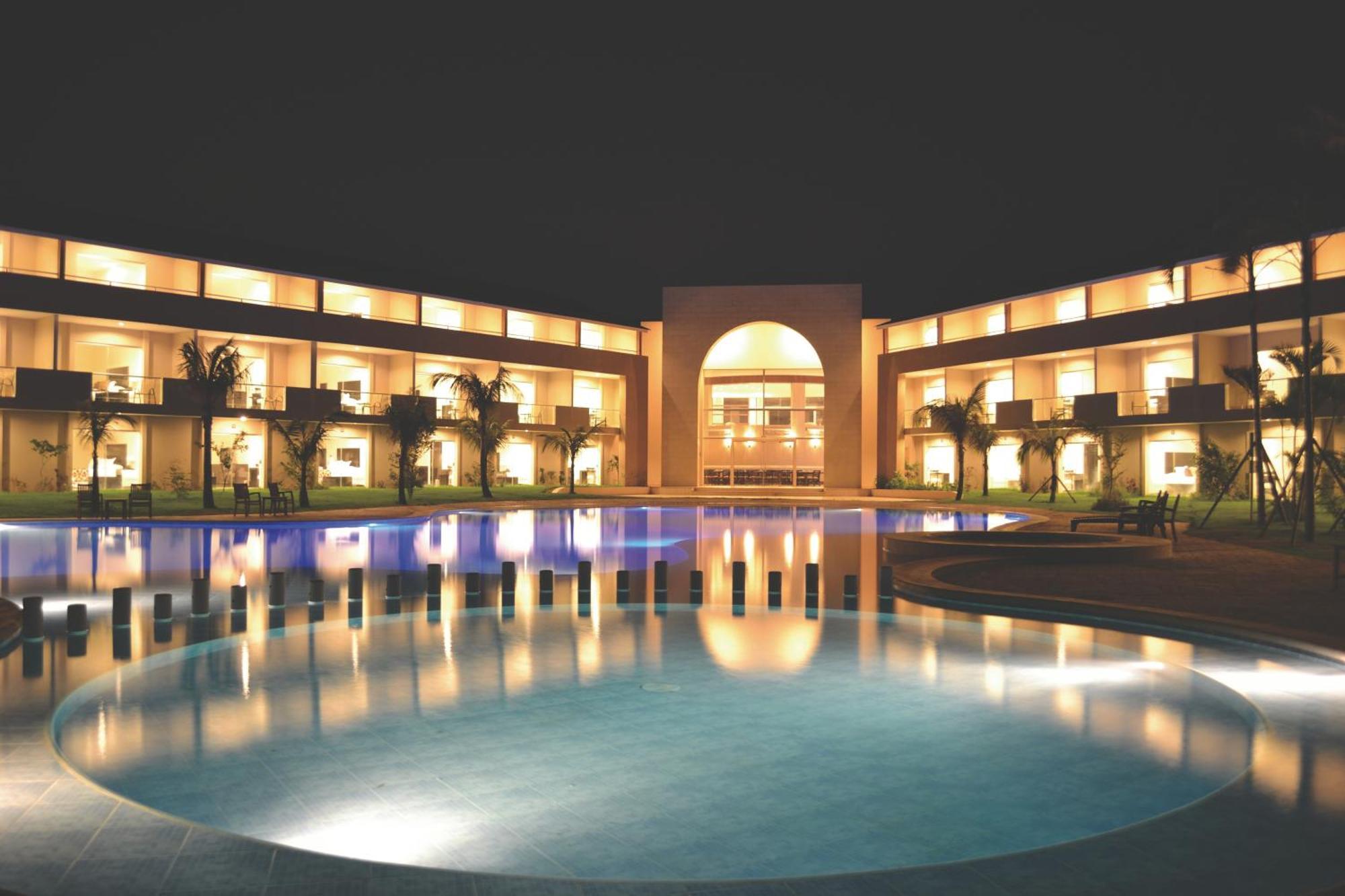 Sun Hotel Warnes Exterior foto